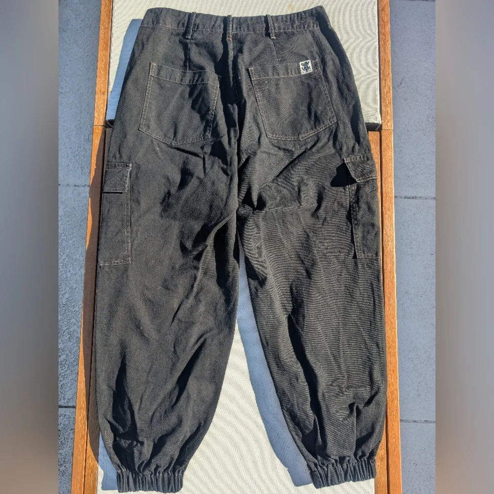 Discontinued Lucy And Yak Black Jogger Cargo Pants - Picture 4 of 4